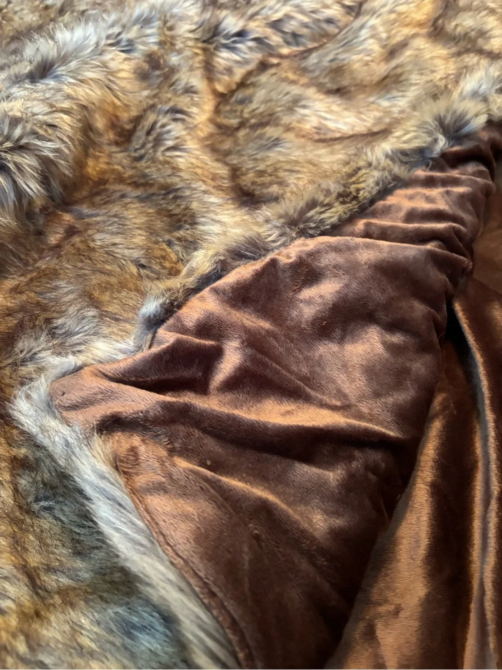 Fabulous Luxury Faux Mink Fur w Velvet Lining Throw Blanket 60” x 55”